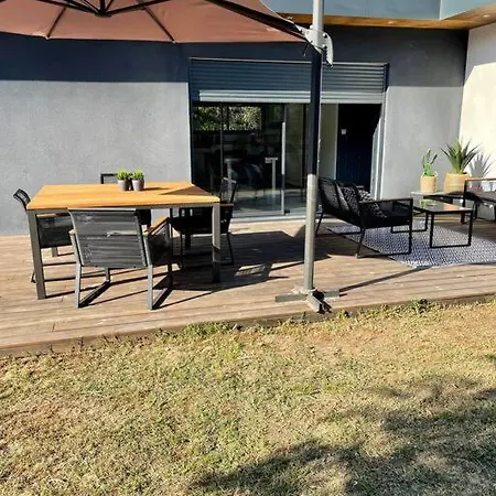 Moderne Avec Jacuzzi, Au Pied De La 라벤느