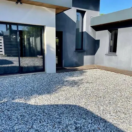 Moderne Avec Jacuzzi, Au Pied De La *