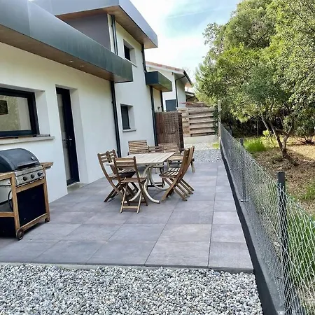 Moderne Avec Jacuzzi, Au Pied De La