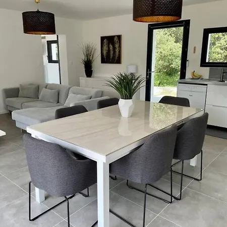 Villa Moderne Avec Jacuzzi, Au Pied De La