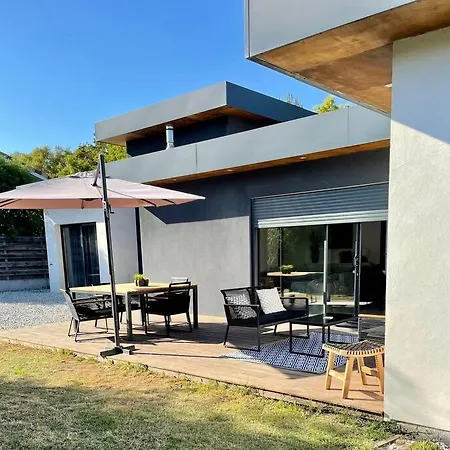 Moderne Avec Jacuzzi, Au Pied De La Villa *